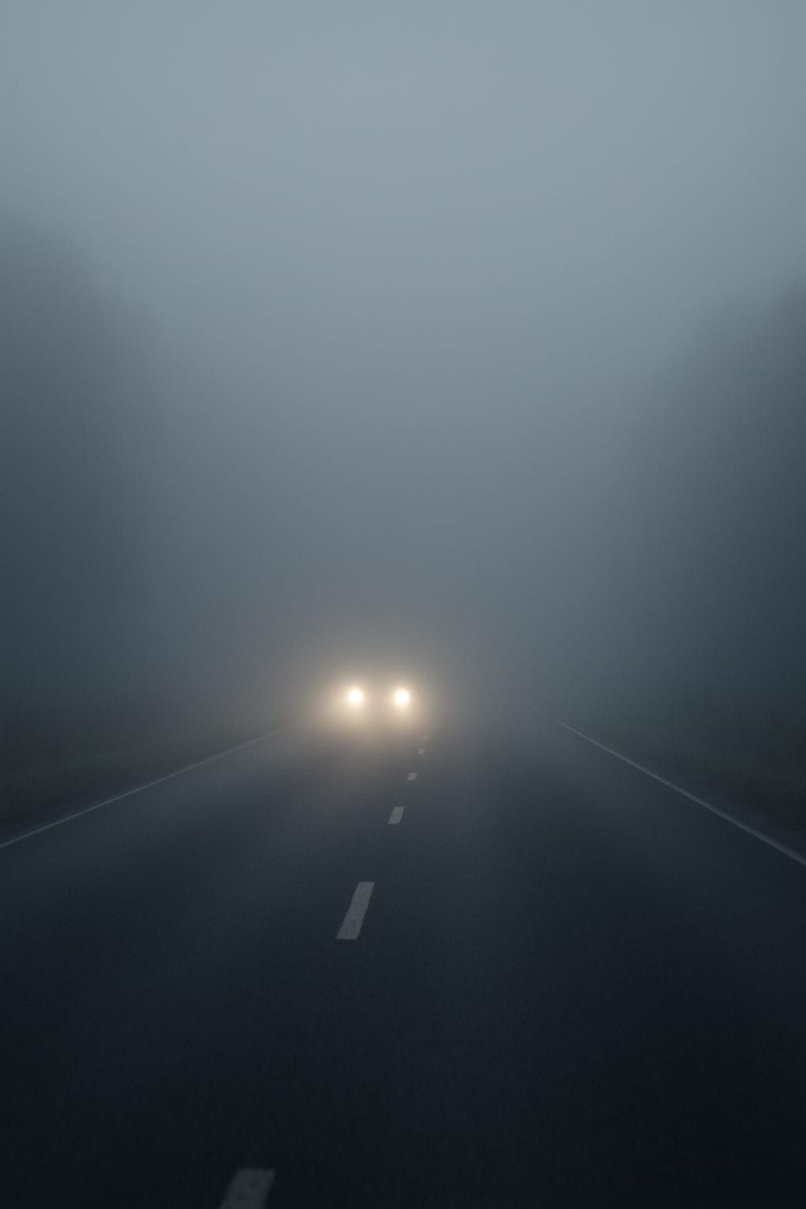 Gęsta mgła w regionie. Ostrzeżenia dla powiatów zgorzeleckiego, lubańskiego i żarskiego