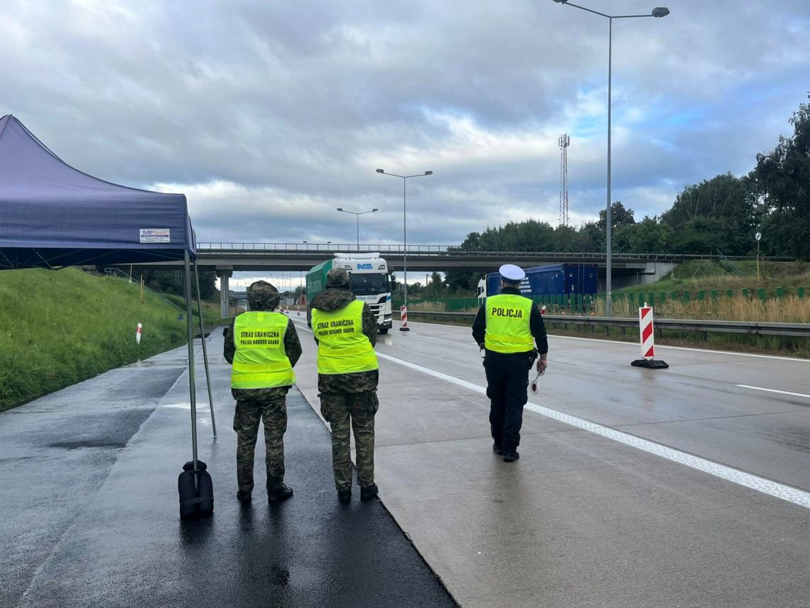 Granica: Setki zatrzymanych, tysiące skontrolowanych