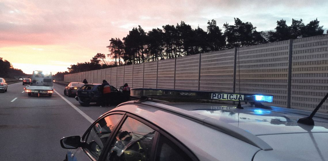 Kolizja na S3 spowodowana brakiem bezpiecznego odstępu Kolizja na S3 spowodowana brakiem bezpiecznego odstępu