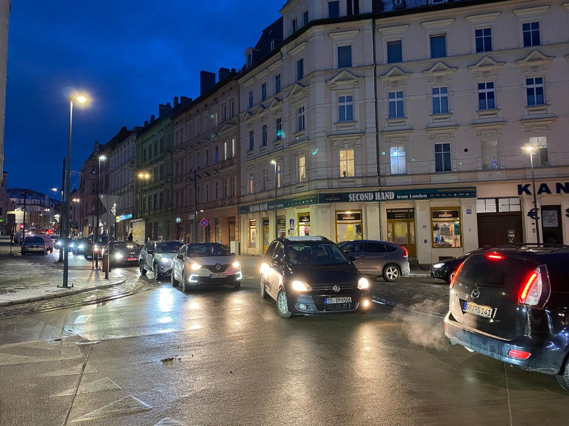 Korek sięga niemal Żarskiej Wsi! Przejście graniczne Jędrzychowice - Ludwigsdorf zablokowane