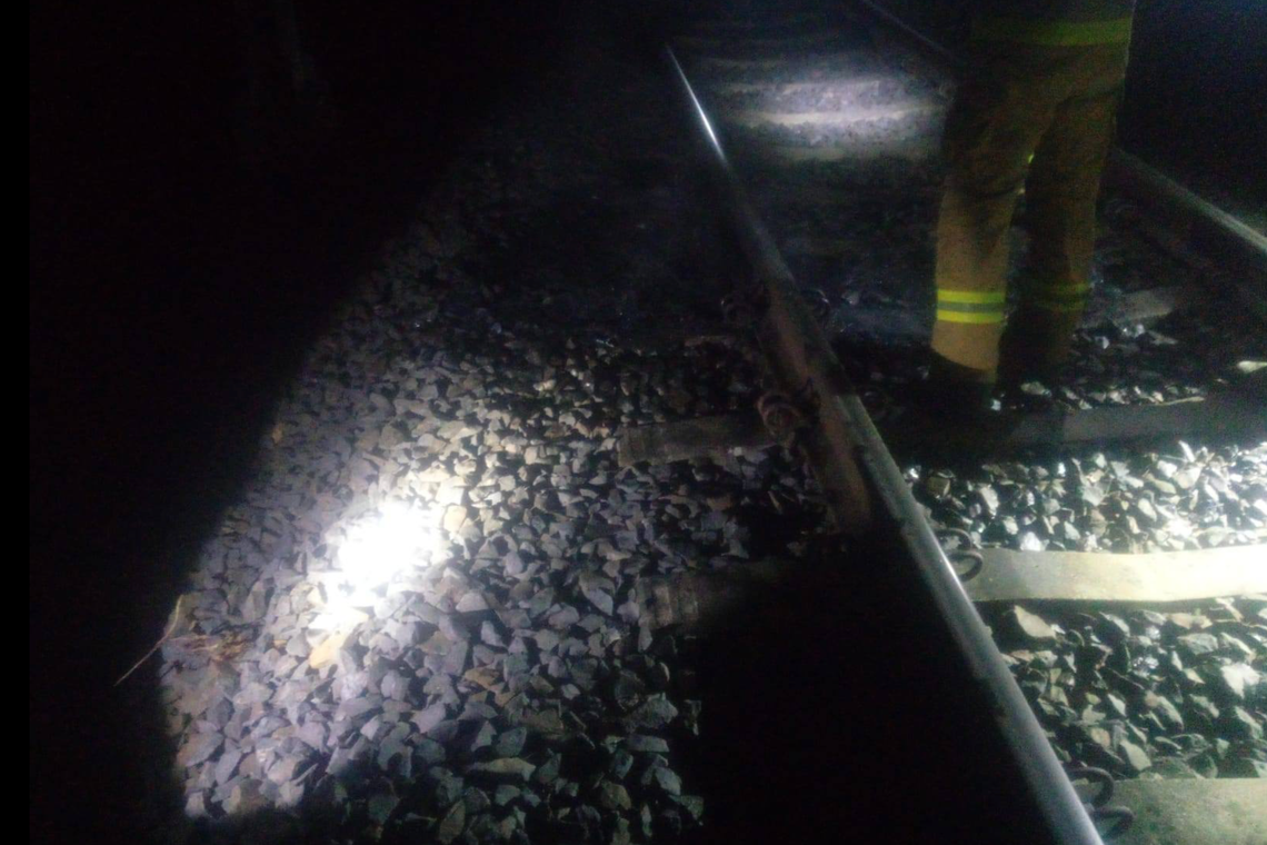 Lasów: pożar opon na torach Lasów: pożar opon na torach