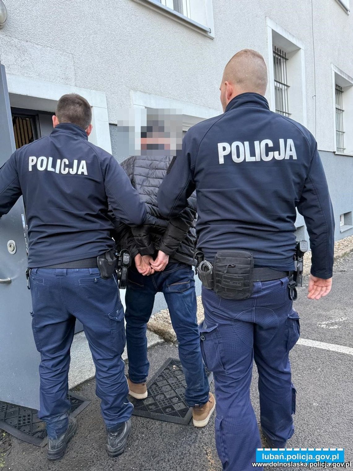 Lubań: pijany kierowca chciał wręczyć łapówkę dzielnicowemu