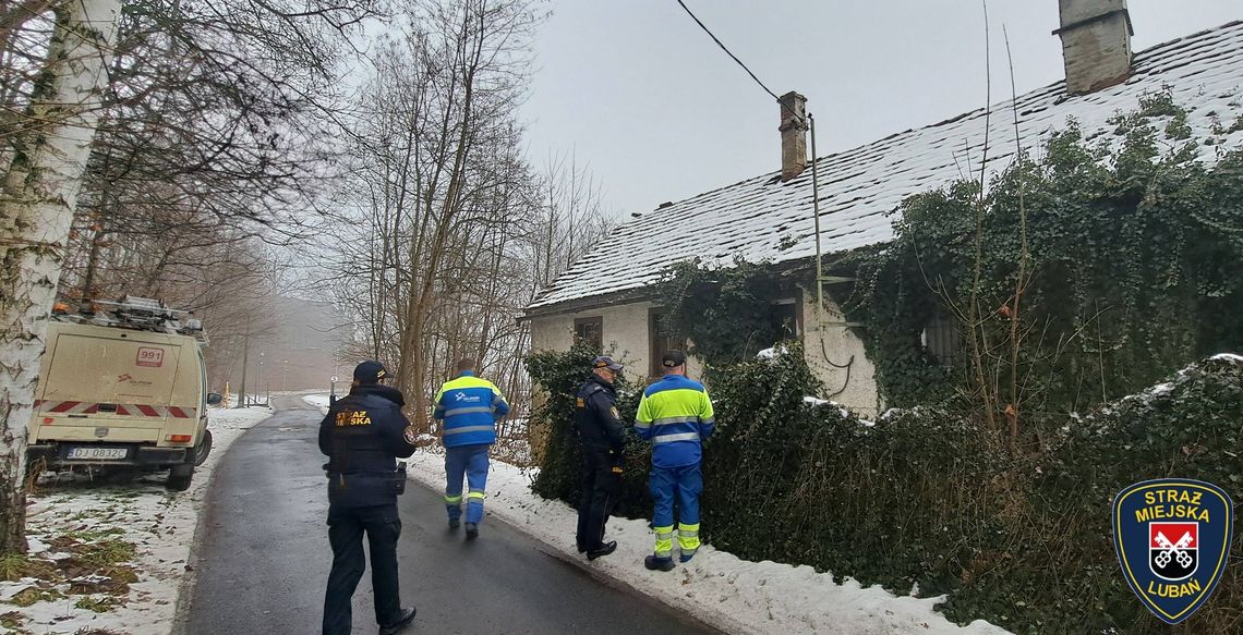 Lubań: Straż Miejska odkryła nielegalny pobór prądu w jednym z budynków