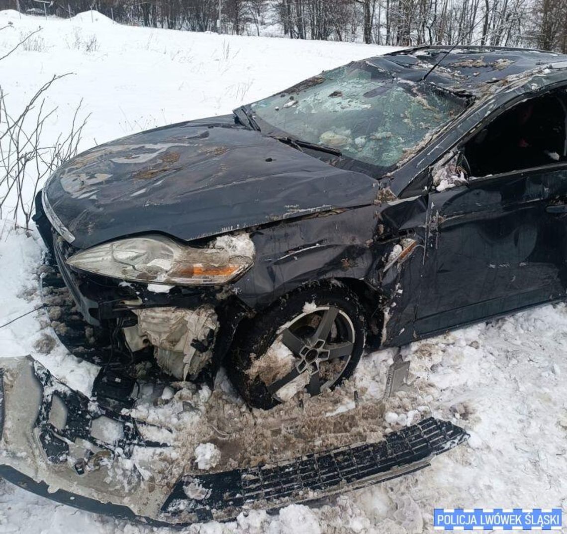 Lwówek Śląski: pijany 32-latek holował auto na dachu! [WIDEO]