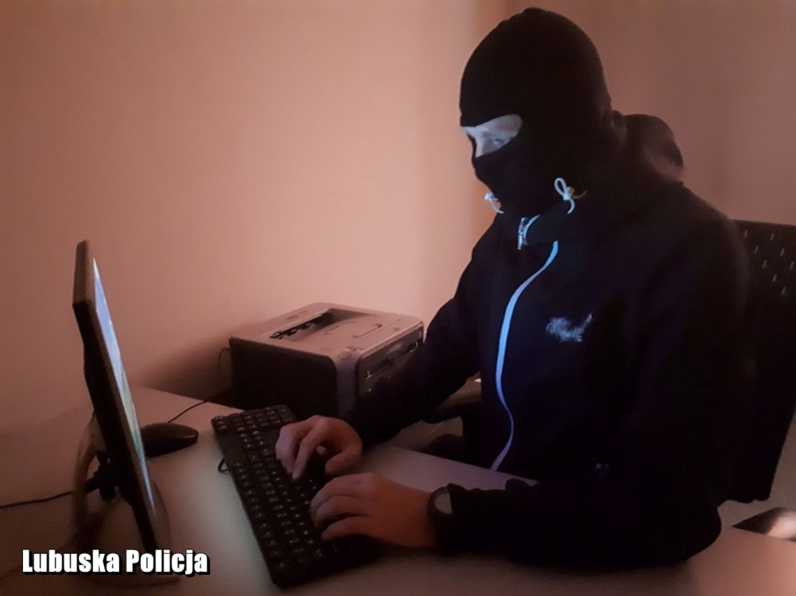 Myśląc, że pomaga koleżance straciła 750 tysięcy złotych Myśląc, że pomaga koleżance straciła 750 tysięcy złotych