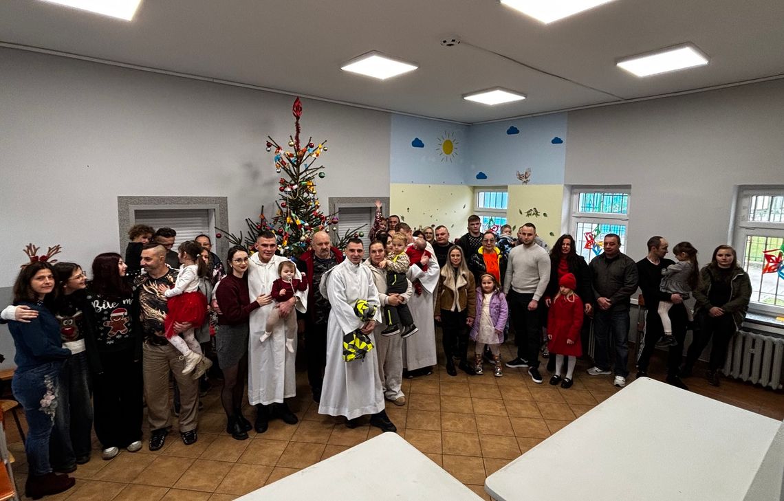 „Ojcostwo zza krat” - świąteczne spotkanie pełne wzruszeń i nadziei „Ojcostwo zza krat” - świąteczne spotkanie pełne wzruszeń i nadziei