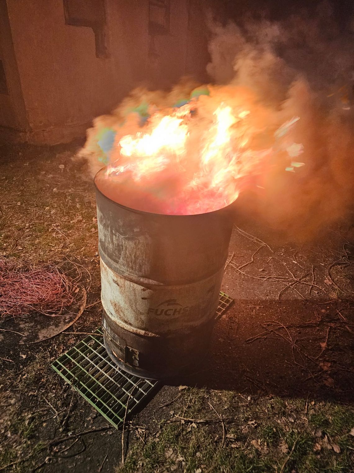 Palenie śmieci w  Działoszynie