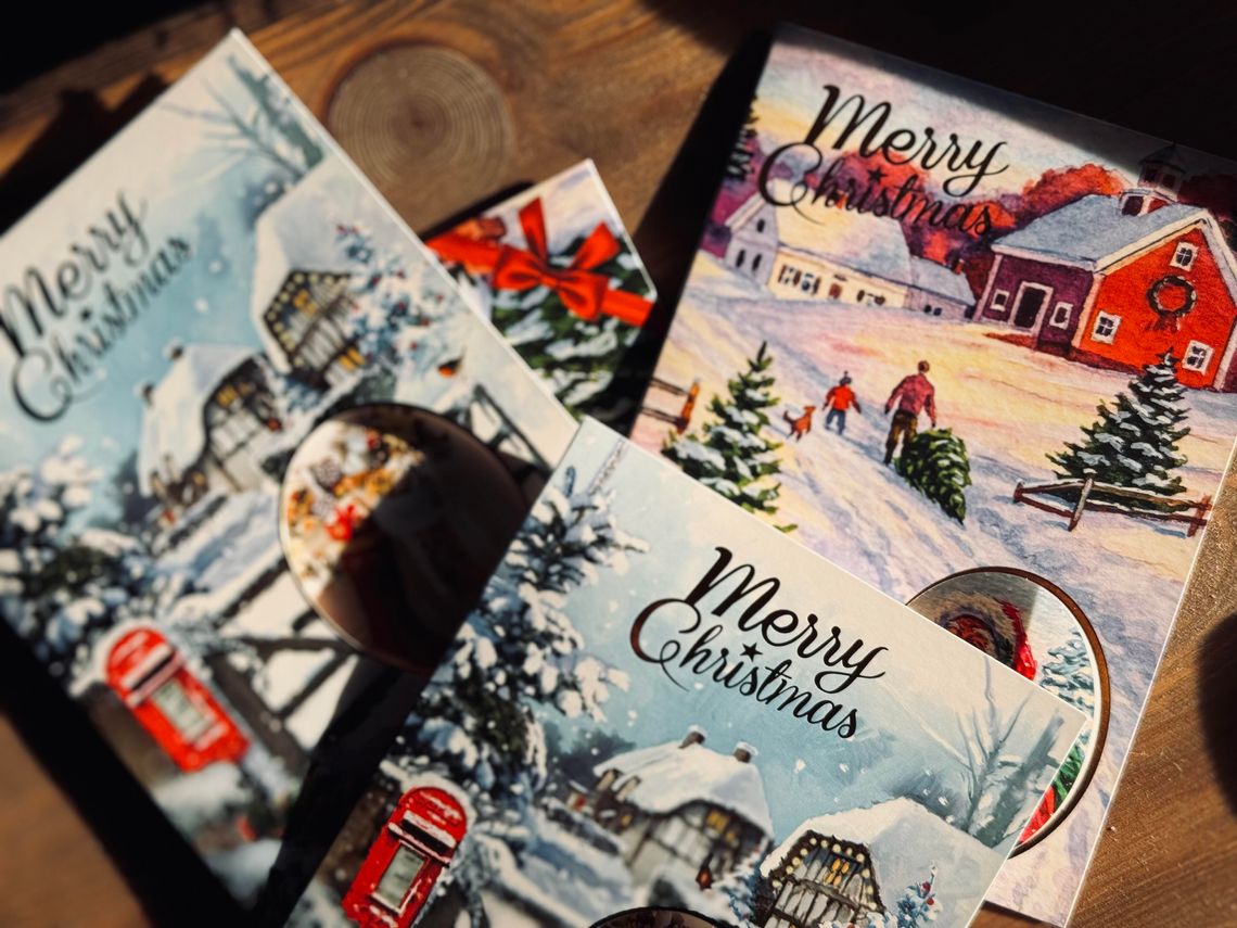 Papierowe kartki świąteczne - czy wciąż mają szansę w erze SMS-ów i WhatsAppa?