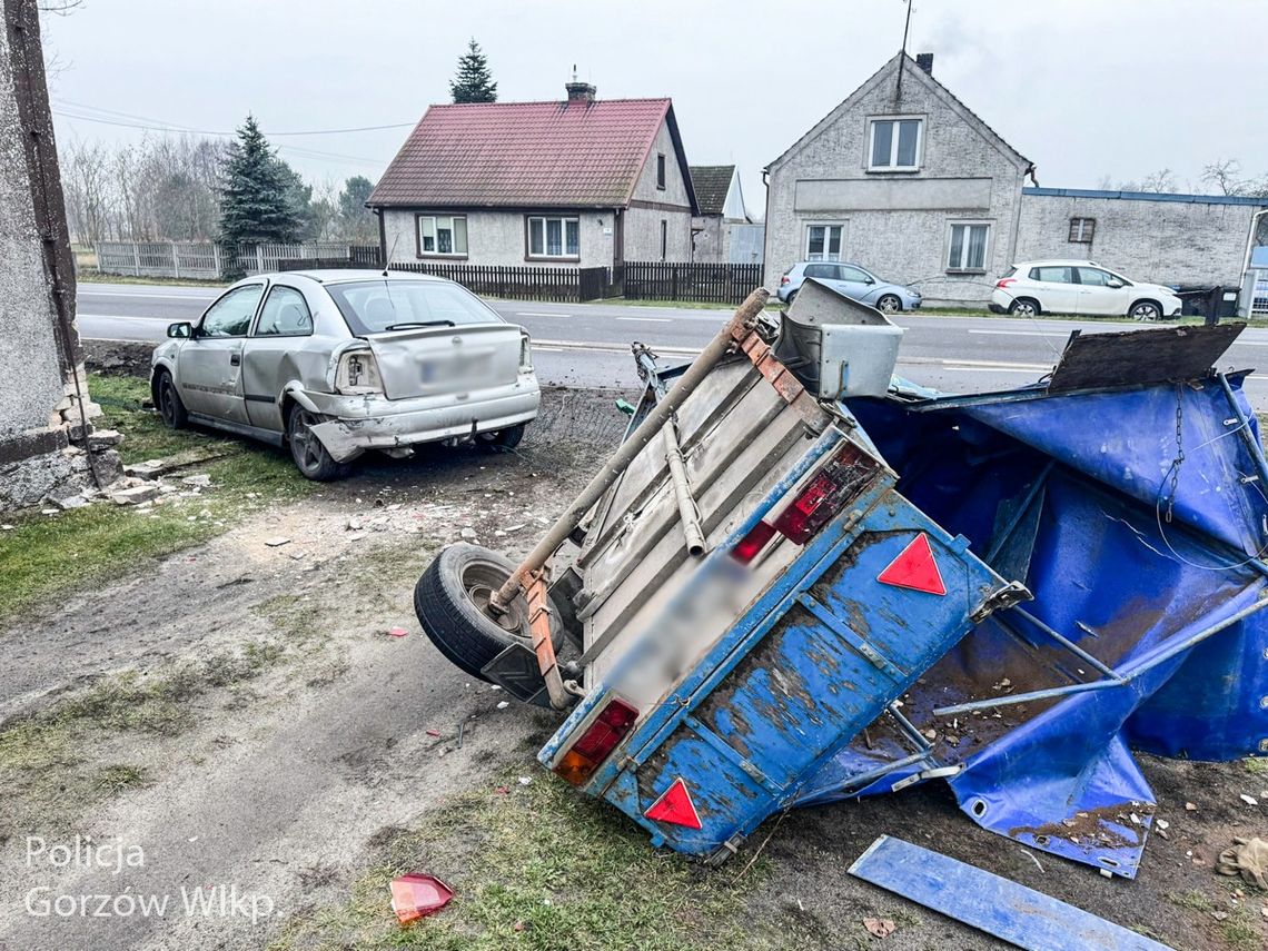Pijany kierowca uderzył w budynek w Deszcznie Pijany kierowca uderzył w budynek w Deszcznie