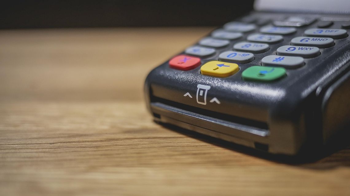 Płatności bezgotówkowe za mandaty - program przedłużony do 2028 roku