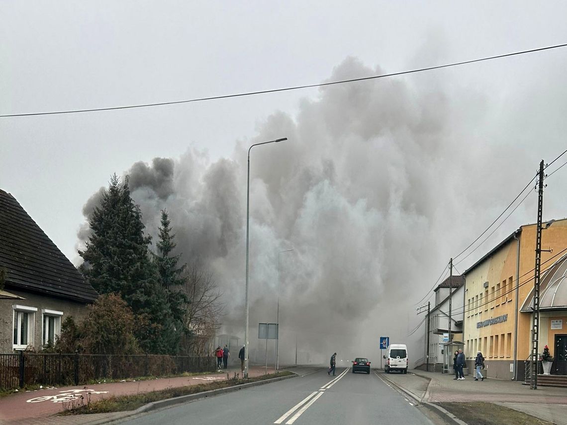 Pożar i kłęby dymu przy ul. Słubickiej w Cybince