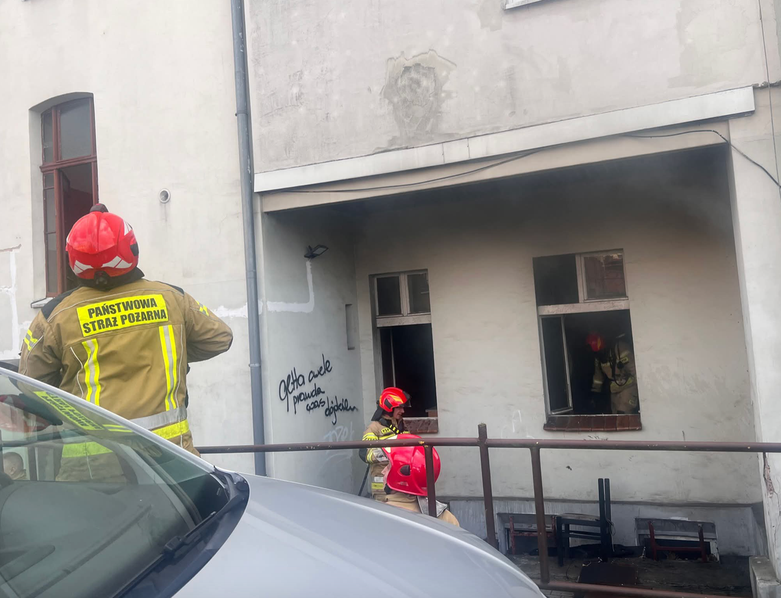 Pożar w budynku wielorodzinnym w Zgorzelcu Pożar w budynku wielorodzinnym w Zgorzelcu