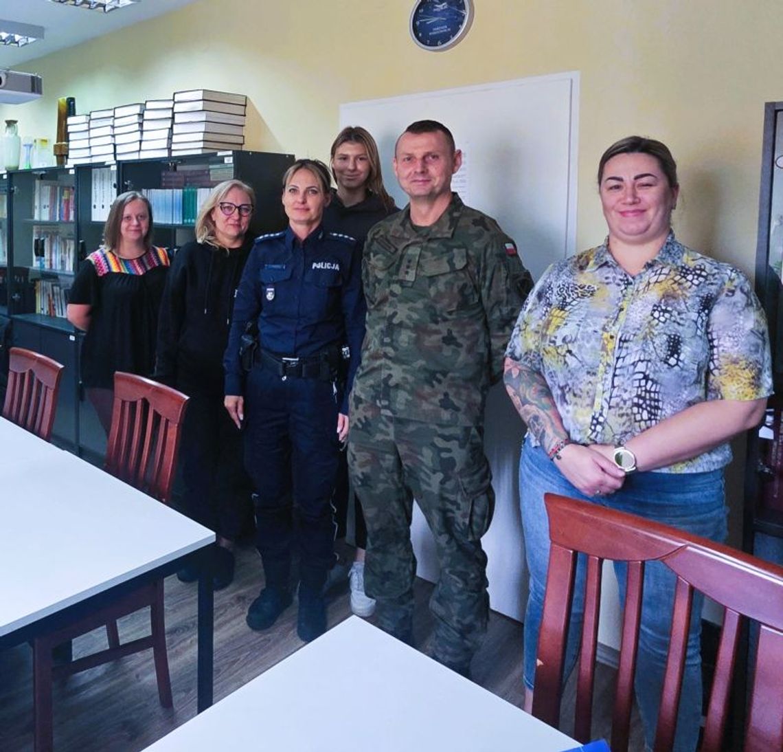 Promocja zawodu policjanta w żarskim Urzędzie Pracy