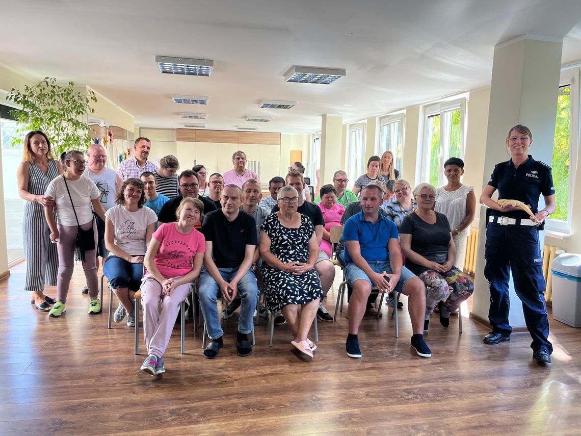 Rozmowa o bezpieczeństwie z podopiecznymi „Parasola”