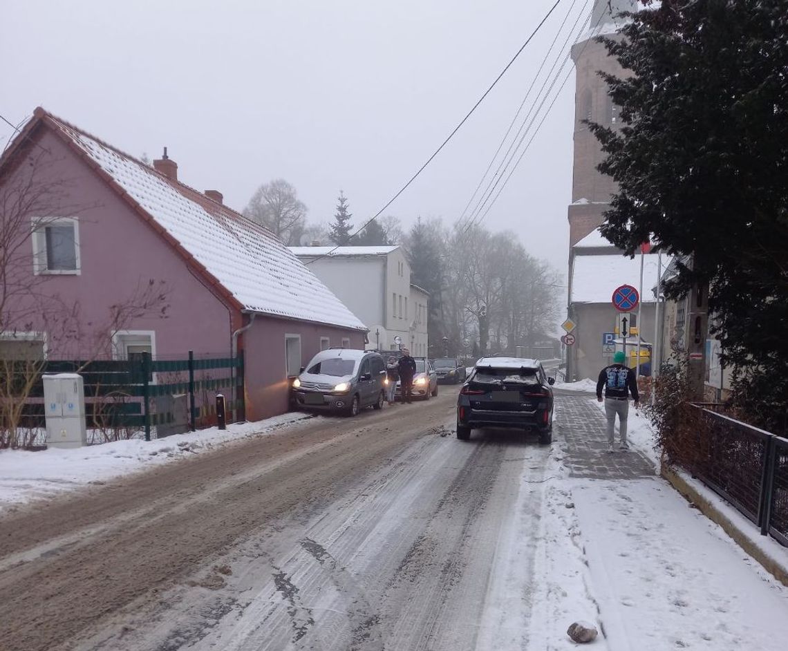 Samochód wjechał w dom w Świdnicy