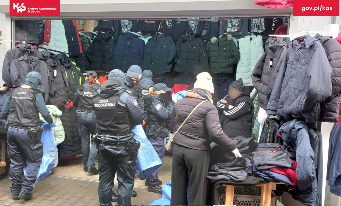 Słubice/Gorzów Wlkp: : funkcjonariusze SCS sprawdzili stoiska na bazarze i sortownie