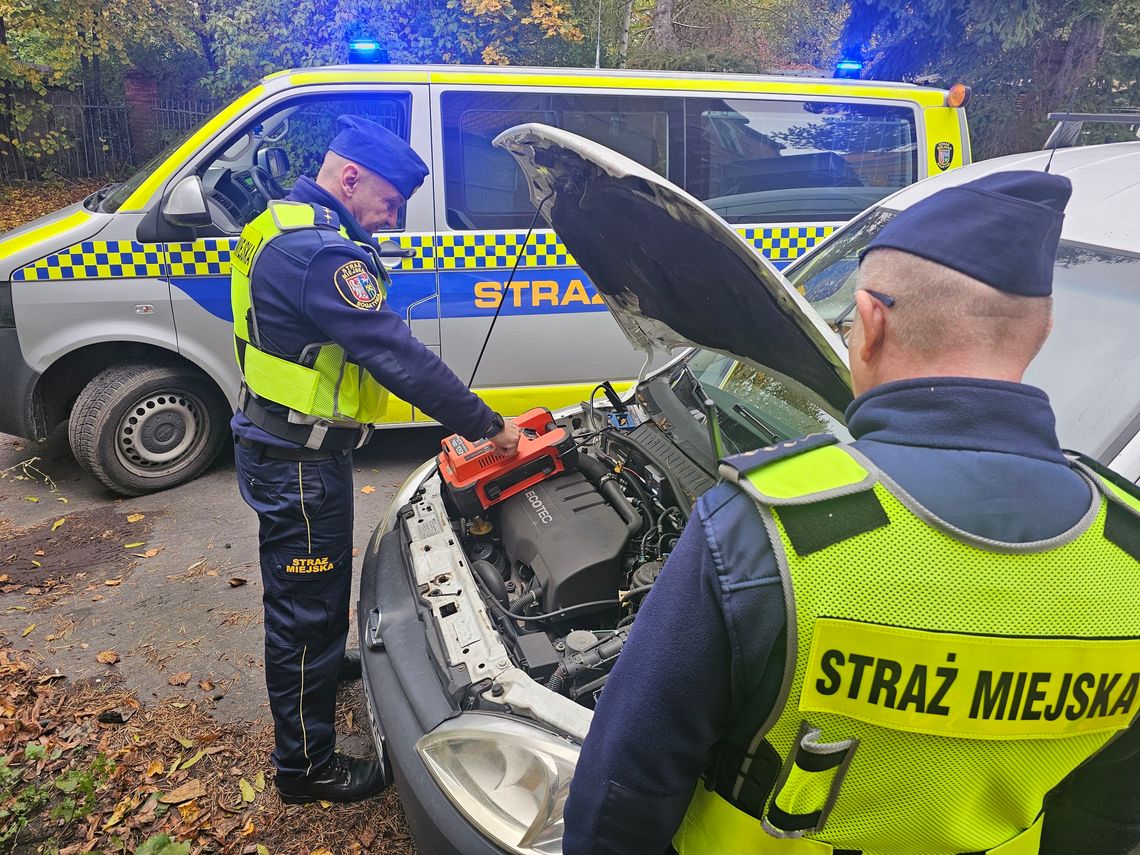 Straż Miejska w Bogatyni pomoże uruchomić samochód - bezpłatnie i przez cały rok