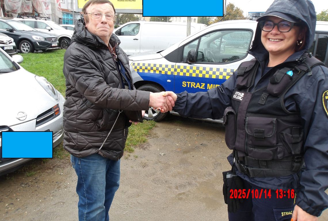 Strażnicy miejscy pomogli starszemu, zdezorientowanemu obywatelowi Niemiec