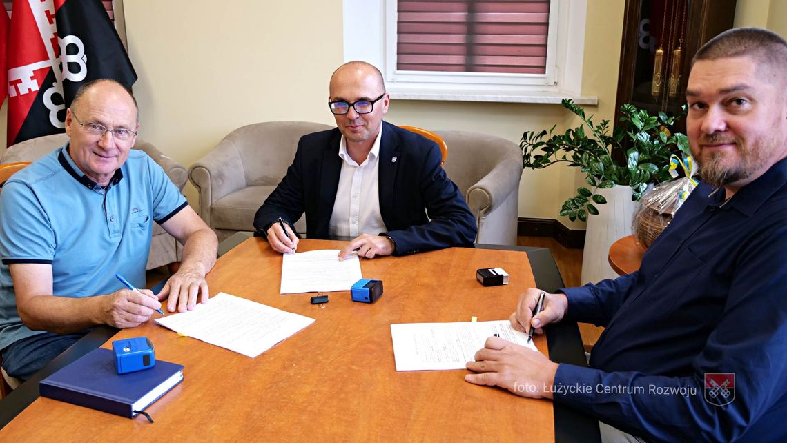Umowa na remont drogi do Pisaczowa podpisana