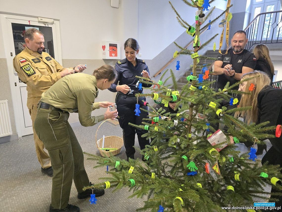 W lubańskiej jednostce Policji pojawiła się wyjątkowa choinka W lubańskiej jednostce Policji pojawiła się wyjątkowa choinka