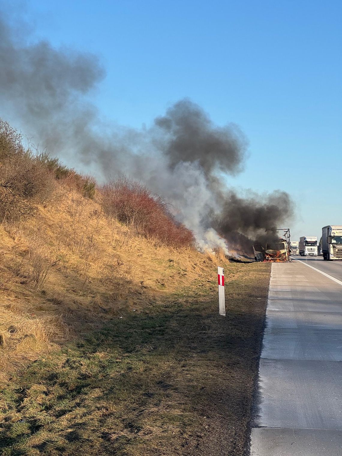 Wczorajszy pożar samochodu dostawczego na A4