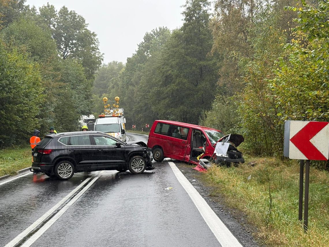 Wypadek w Radoniowie. Droga krajowa nr 30 całkowicie zablokowana