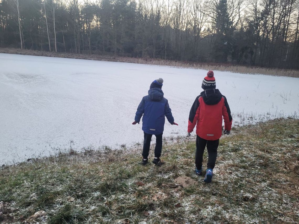 Zamarznięty zbiornik to nie plac zabaw