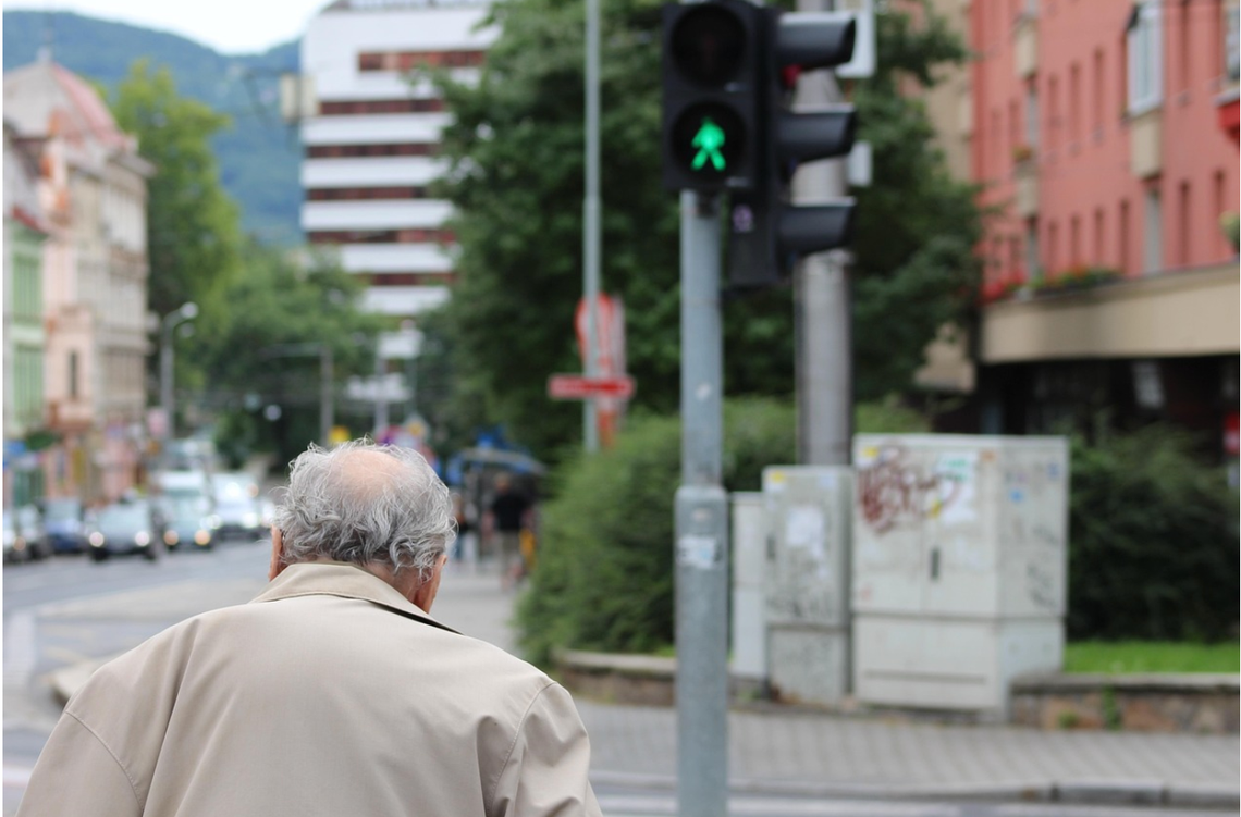 Żary: bezpłatne opaski z usługą teleopieki dla seniorów