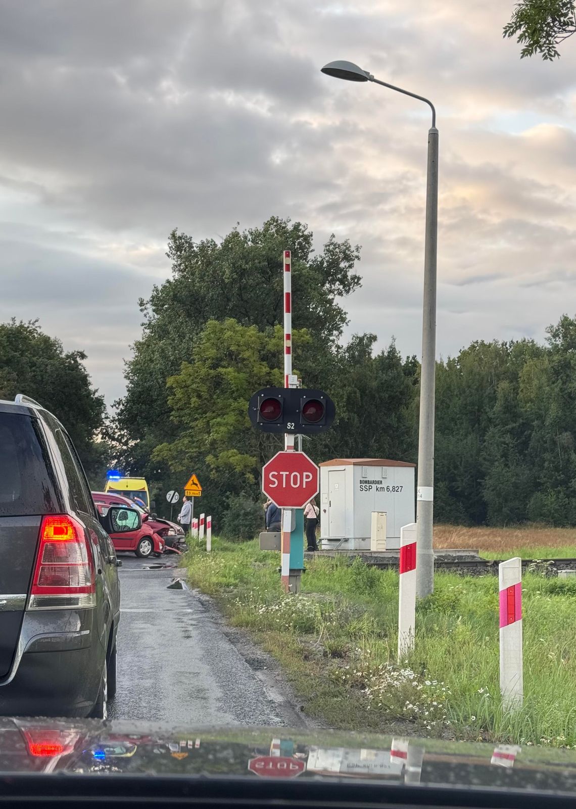 Zderzenie na przejeździe kolejowym.
