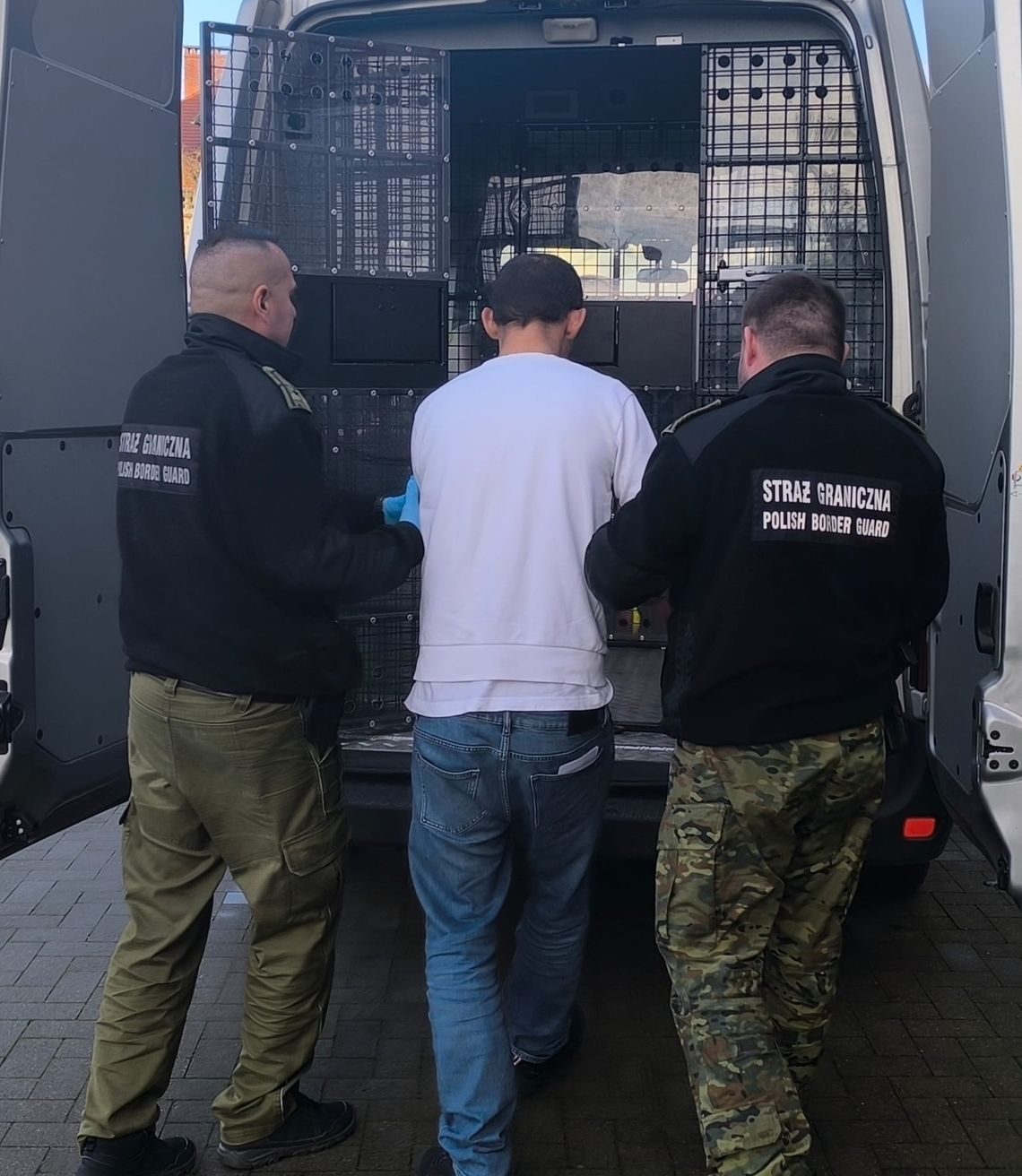 Zgorzelec: 34-latek poszukiwany za przestępstwa narkotykowe zatrzymany podczas kontroli granicznej Zgorzelec: 34-latek poszukiwany za przestępstwa narkotykowe zatrzymany podczas kontroli granicznej