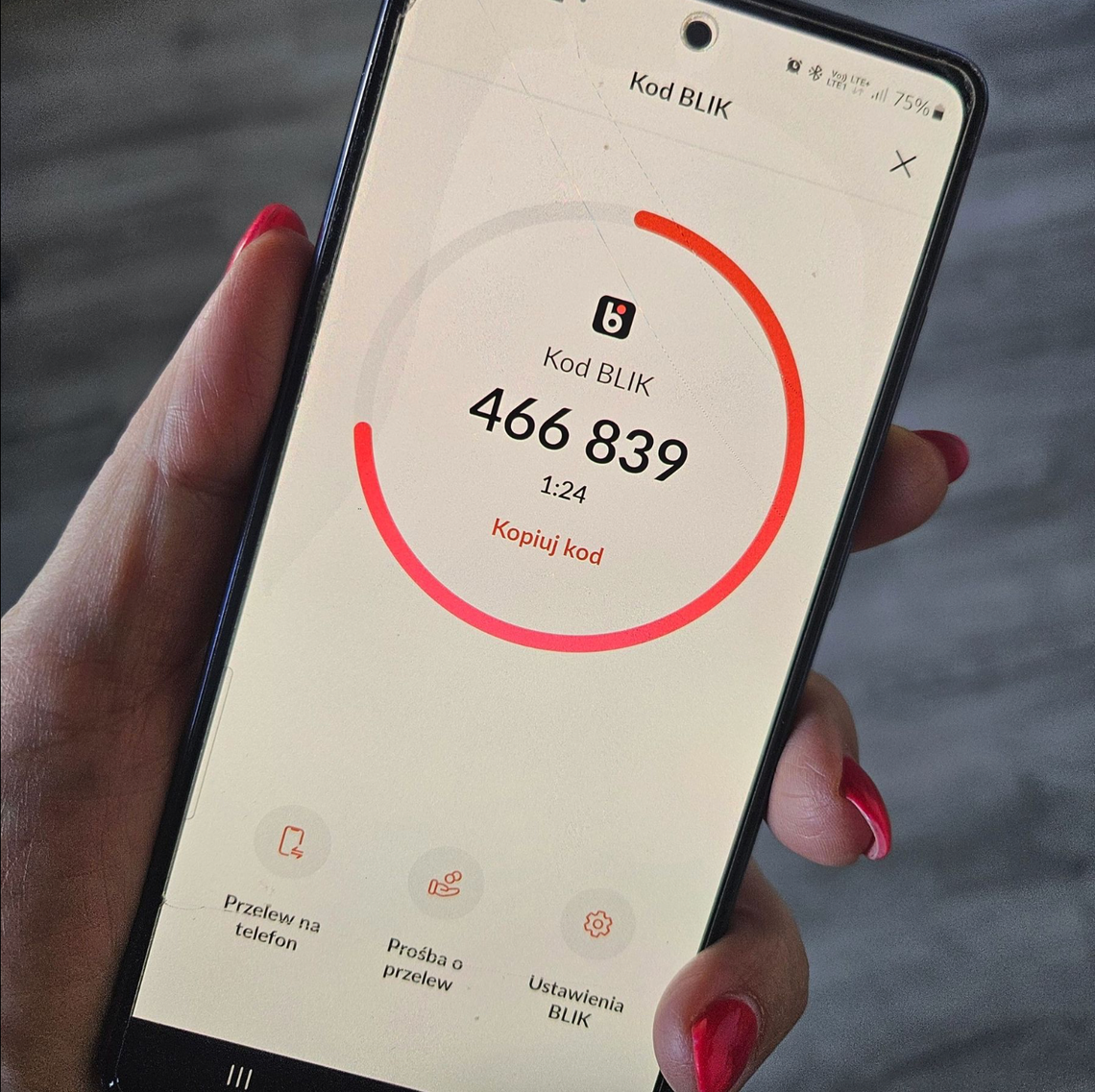 Zielona Góra: chciała pomóc mamie, straciła 2400 zł