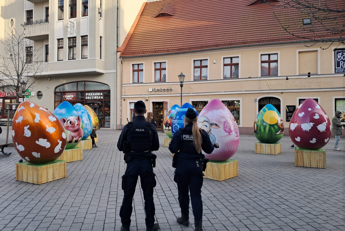 Zielona Góra: wielkanocna atmosfera przyciąga klientów i kieszonkowców