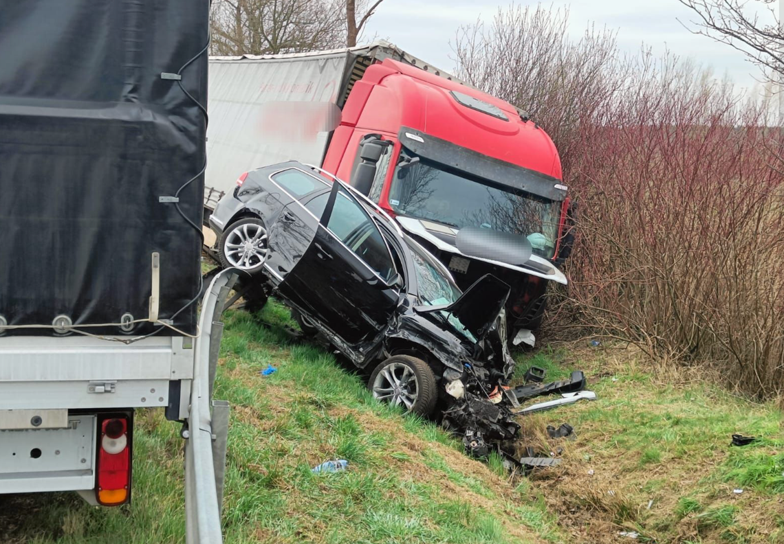 Zielona Góra: Z ostatniej chwili - wypadek na DK27 droga zablokowana Zielona Góra: Z ostatniej chwili - wypadek na DK27 droga zablokowana