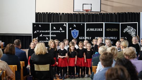 To już 60 lat! Jubileusz Szkoły Podstawowej nr 5 imienia Marii Skłodowskiej-Curie w Zgorzelcu